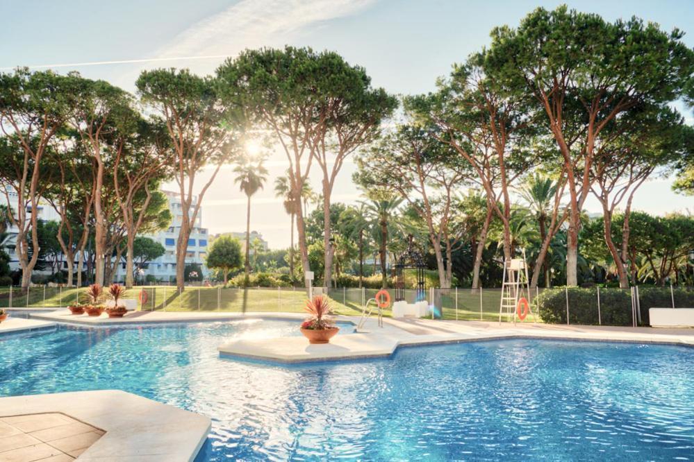 Playas Del Duque, Puerto Banus, Golf .Playa Y Compras Appartement Marbella Buitenkant foto