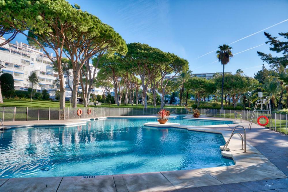 Playas Del Duque, Puerto Banus, Golf .Playa Y Compras Appartement Marbella Buitenkant foto